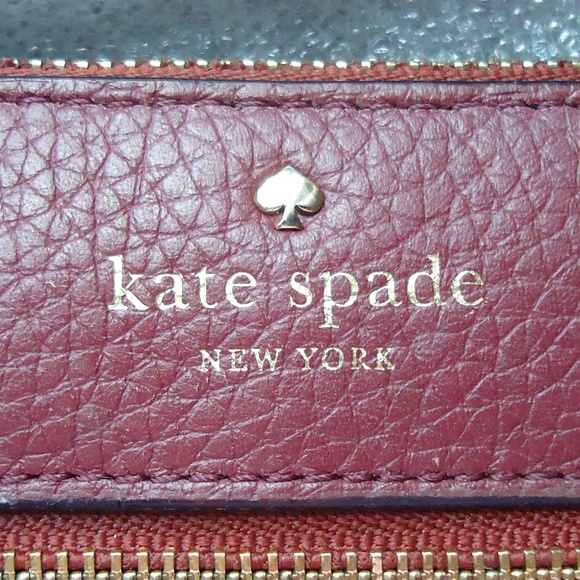 Kate Spade Cobble Hill Bee Burgundy Red Pebbled Leather Wristlet J183 - Picture 2 of 12